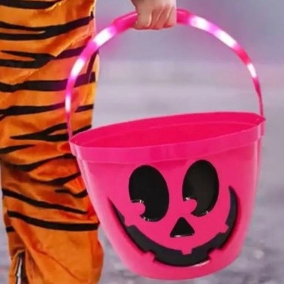 Halloween pink mega bucket - Picture 2 of 3